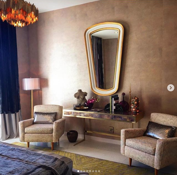 photo of New York City interior designer Justin Shaulis' room at the Christopher Kennedy Coumpound in Palm Springs featring several decorative pieces sourced by Heather Karlie Vieira of HKFA